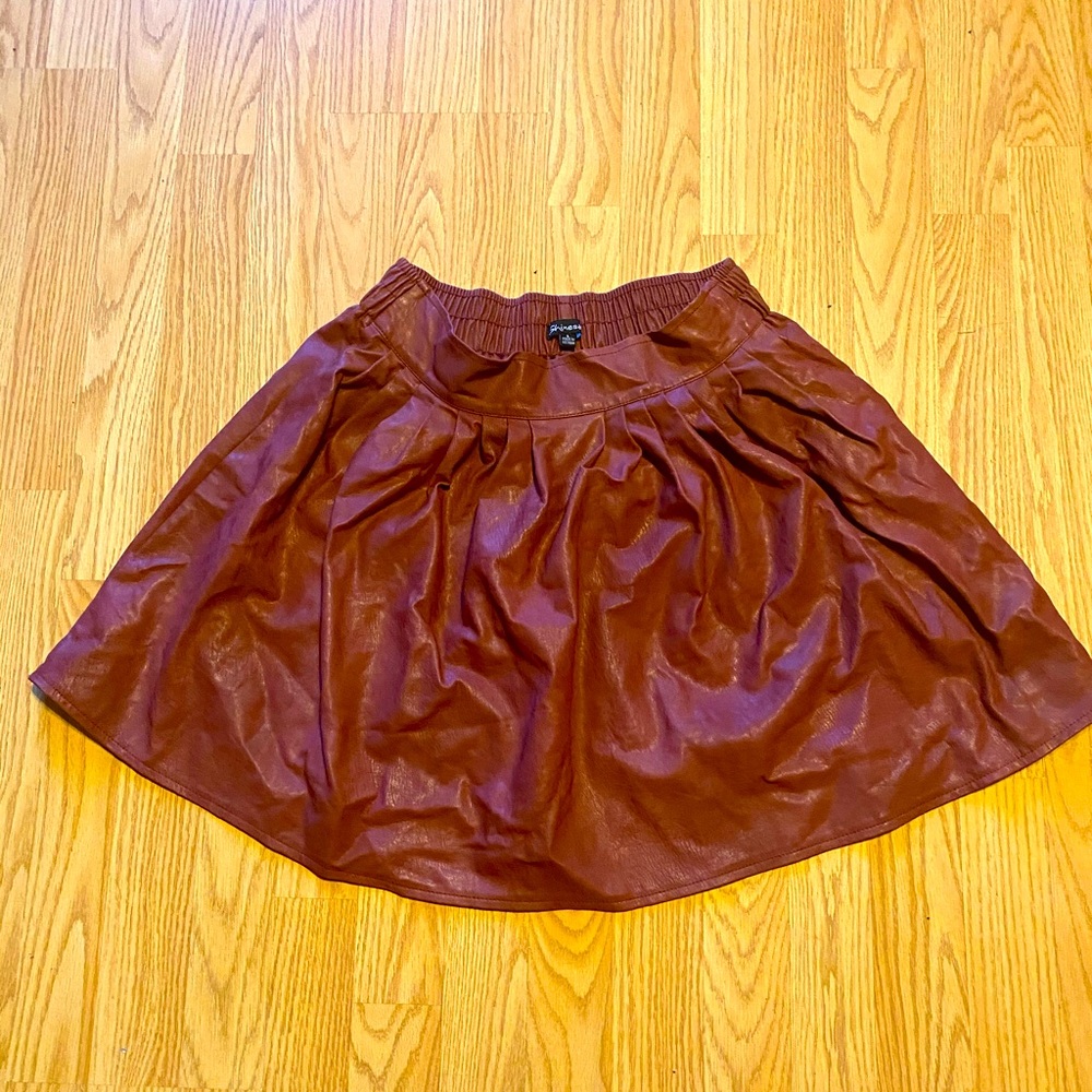 Super cute flat red color pleather skirt sz L